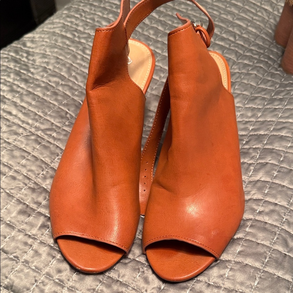 Qupid Women's Open-Toe Brown Sandals